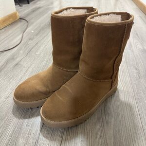 UGG Chestnut Boots with Cozy Lining